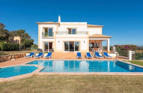 Vale de Parra Villa | Villa 'Água' with Mountain Views, Wi-Fi, and Air Conditioning