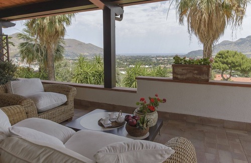 Cardillo Villa | Villa "Al Colle dei Principi" Apartment Sciascia
