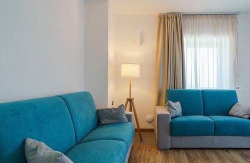 Serramezzana House | Villa Alfea C: A welcoming apartment situated in a secluded location surrounded by meadows and by green hills, with Free WI-FI.