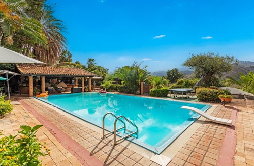 Trappitello Villa | Villa 'Alkantara' with Mountain View, Wi-Fi and Air Conditioning