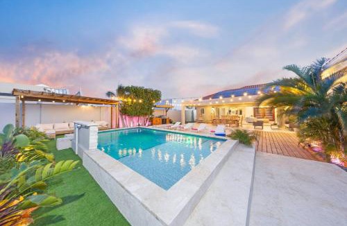 Esmeralda Villa | Villa Amara Lux Stay Near Arashi Beach by LUCHA