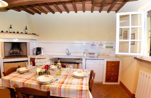 Altopascio Villa | Villa Amino
