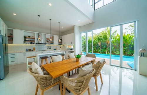 Batu Bolong Villa | Villa Ammanya