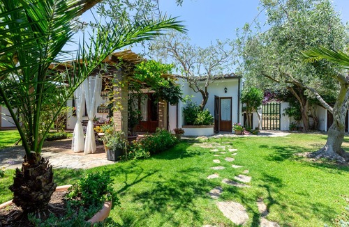Pula House | Villa among centuries-old olive trees just minutes from the sea