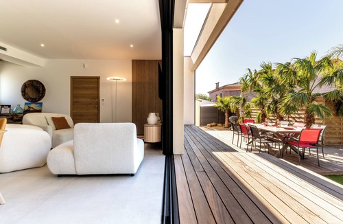 Le Grau-dʼAgde Villa | Villa Amphitrite Share, beach & happiness