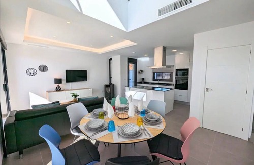 Los Montesinos House | Villa 'Amplia Esquinera Con Piscina' with Private Pool, Wi-Fi and Air Conditioning