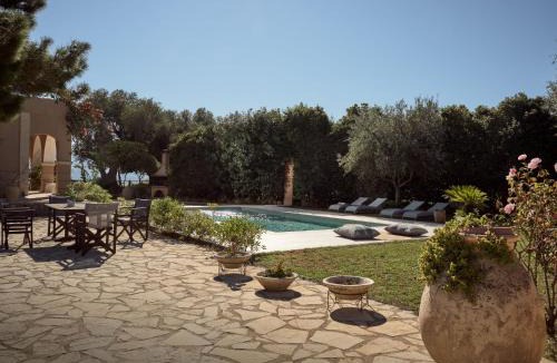 Akrotiri House | Villa Anatoli - Tranquil Escape with Scenic Views, by ZanteWize