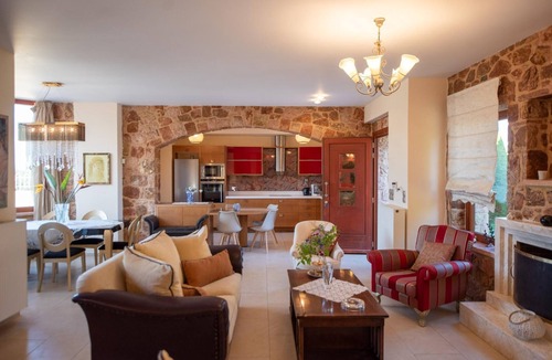 Malevizi Villa | Villa Angels - Five Bedroom Villa, Sleeps 10