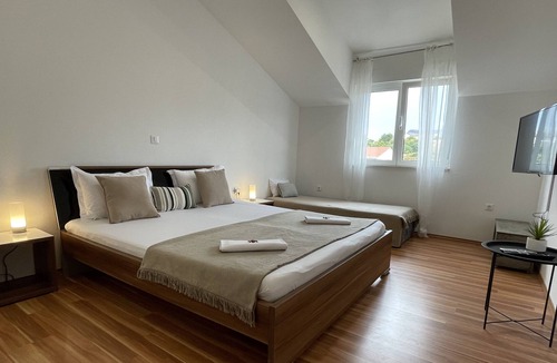 Stobrec Villa | Villa Apricot - large house with garage parking space