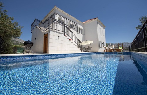 Vranjic House | Villa Aquero/Private Pool/5BDR Villa/For Families/Backyard/Parking