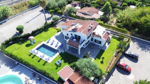 Piana Calzata House | Villa Arvilla with Private POOL