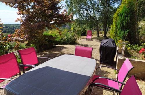 Chatel-Guyon Villa | Villa at Bouillat d'Anty: garden and panoramic view, families and friends welcome