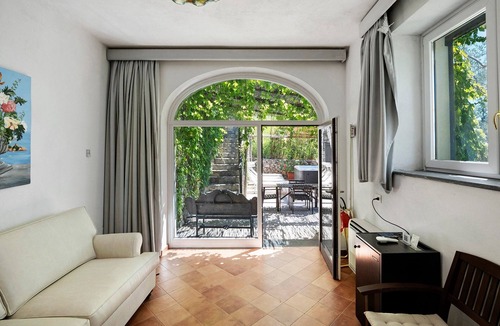 Conca dei Marini Villa | Villa 'Aurora In Dependance' with Sea View, Wi-Fi and Air Conditioning