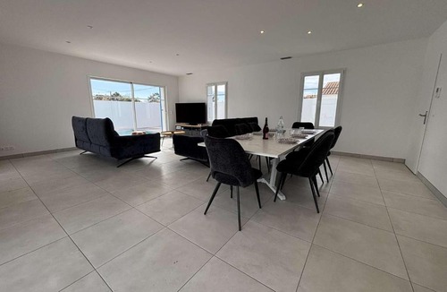 Saint-Denis-d'Oleron House | Villa avec piscine - 14 pers. Proche plage et port - FR-1-246A-389