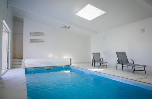 Saint-Amans-du-Pech House | Villa Avec Piscine Intérieure Et Spa Dans Le Tarn-Et-Garonne