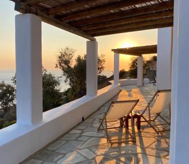 Kato Aprovatou Apartment | Villa AVRA, a serene Cycladic villa with private pool overlooking the Aegean Sea