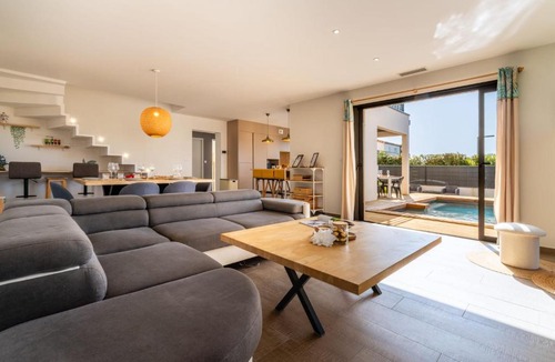 Serignan Villa | Villa Azura family villa jet pool near beach