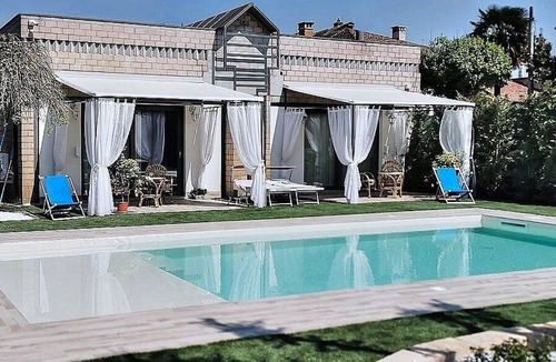 Castelbaldo Villa | Villa Bacio Piccola: An elegant and welcoming two-story villa situated at a short distance from the Adige river, with Free WI-FI.