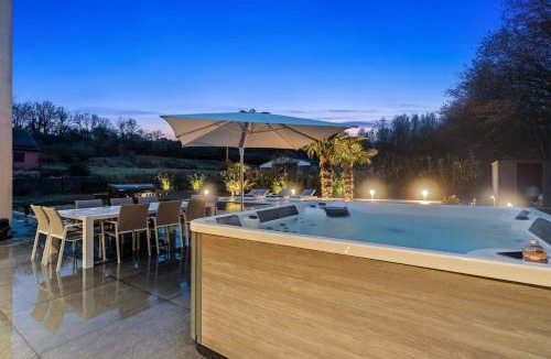 Aubange Villa | Villa Baloo avec piscine et jacuzzi