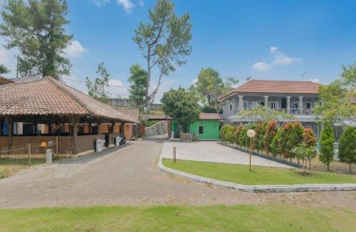 Megamendung House | Villa Batu Cisarua Puncak Bogor RedPartner