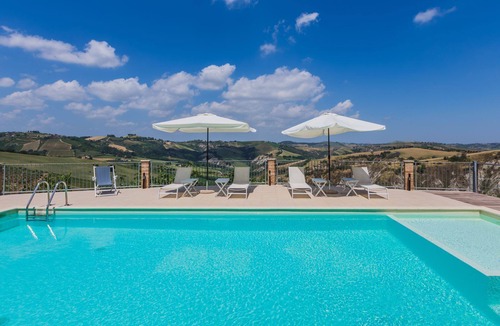 Cossignano Villa | Villa Belcolle with pool, air conditioning and wonderful panorama, 20 minutes from the Adriatic Sea
