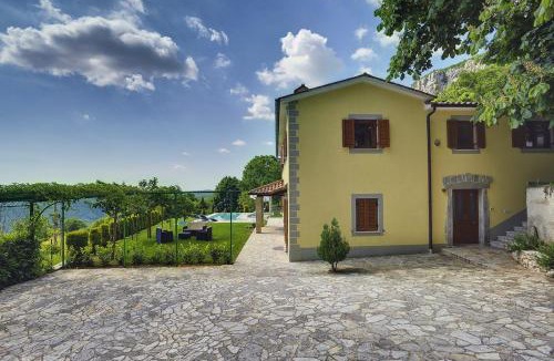 Dolenja Vas Villa | Villa Bella