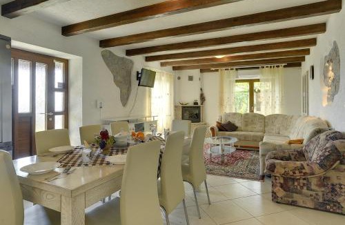 Dolenja Vas Villa | Villa Bella