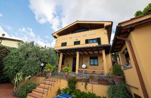 Corsanico-Bargecchia House | Villa Belvedere Mare e Ulivi by Nicola Real Estate