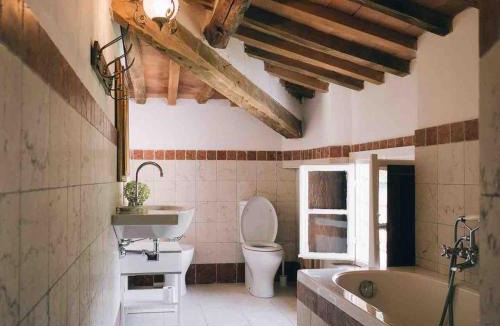 Vicopelago Villa | Villa Bianca charming Tuscany house with pool