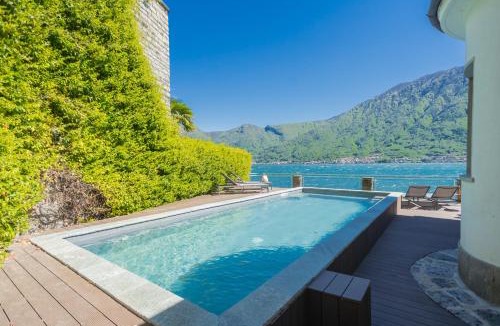 Sala Comacina Villa | Villa Bianca - Front Lake Pool