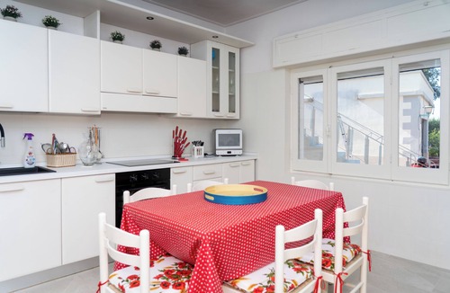 Capitana Villa | Villa Bianca: the sea at your fingertips.