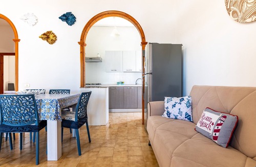 Marina di Pulsano Villa | Villa 'Bianca' with Private Terrace and Balcony