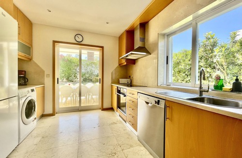 Branqueira Villa | Villa Borboleta, Albufeira. Quality Villa, Private Pool, Air Conditioning, 3 Bedrooms, 4 Bathrooms.
