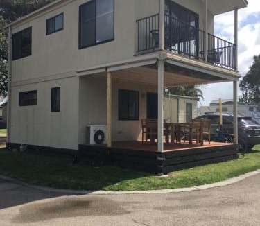 Lakes Entrance Apartment | Villa by the Lake