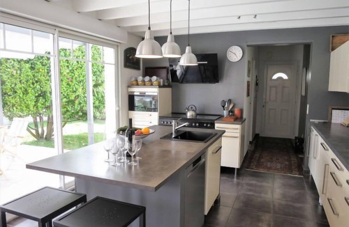 Andernos-les-Bains House | Villa Camélia by Interhome