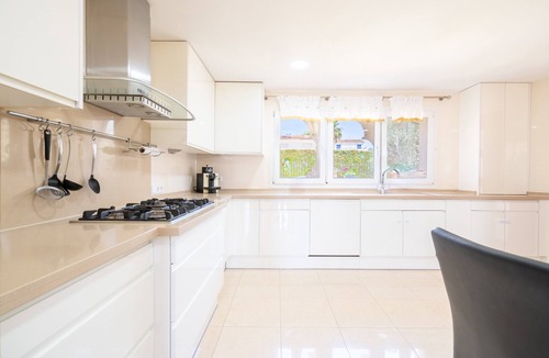 Sa Torre Villa | Villa 'Can Martinez' with Private Pool, Wi-Fi and Air Conditioning