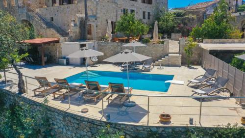 Maroulas Villa | Villa Candice Historic Venetian Retreat by Rentado