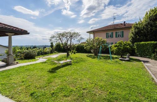 Albate Apartment | Villa Canturina - Private apartment in a villa with exclusive garden and free parking