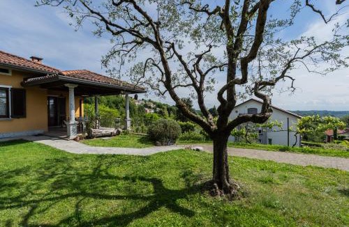 Albate Apartment | Villa Canturina - Private apartment in a villa with exclusive garden and free parking