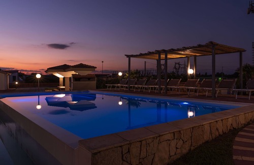 Alghero Villa | Villa Carlotta,con Piscina-barbecue,spazioso Giardino,soli 4 km Dalle Spiagge