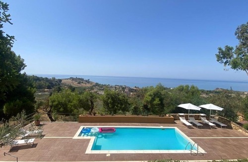 Sciacca Apartment | Villa Carruba next to beach jewel with pool