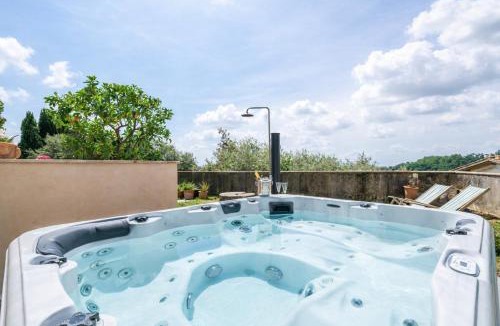Pescia Villa | VILLA Castel del Monte - Panoramic Tuscan Villa with Jacuzzi