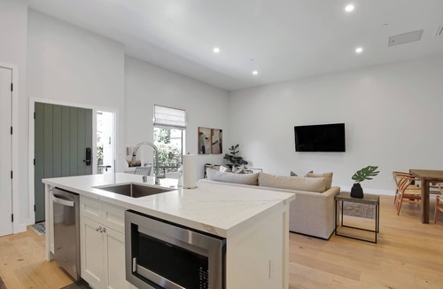 Santa Barbara Villa | Villa Castillo 4 & 5 (2 villa rental) centrally located downtown, A/C, dog allowed