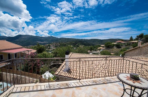 Lazarata Villa | Villa Charonia