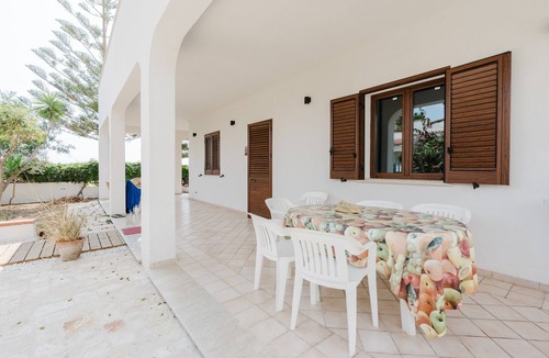 Triscina Villa | Villa "Chiara" with Sea View, Terrace, Wi-Fi & Air Conditioning
