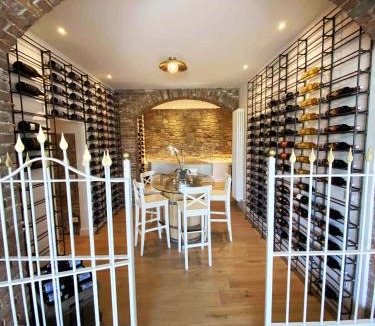 Montecalvo Versiggia House | Villa Chloé Boutique Wine Relais