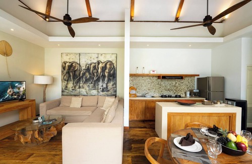 Sunset Road Villa | Villa Chloe by Pertama Stay
