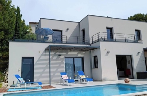 Caromb Villa | Villa "Chloléa" - Exceptional view! Contemporaine -Piscine & Confort Absolu.