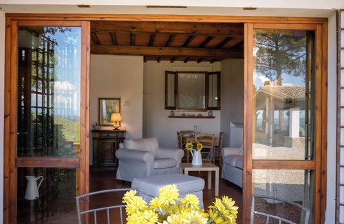 Chiocchio Villa | Villa Claro Chianti "il Cipresso" barn with use of pool 7 beds