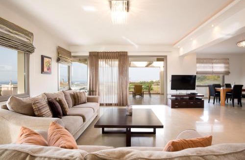 Kallithea Villa | Villa Cleopatra Private Heated Pool, Tennis & Football